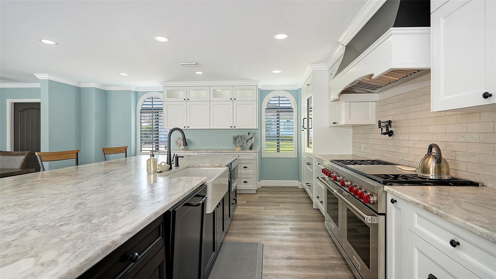 COUNTRY CLUB SHORES - Residential