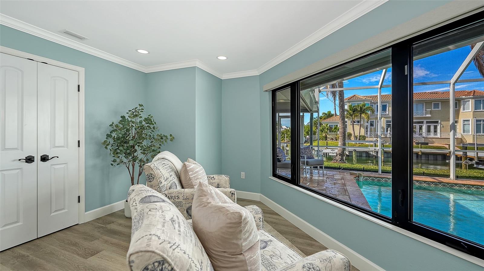 COUNTRY CLUB SHORES - Residential