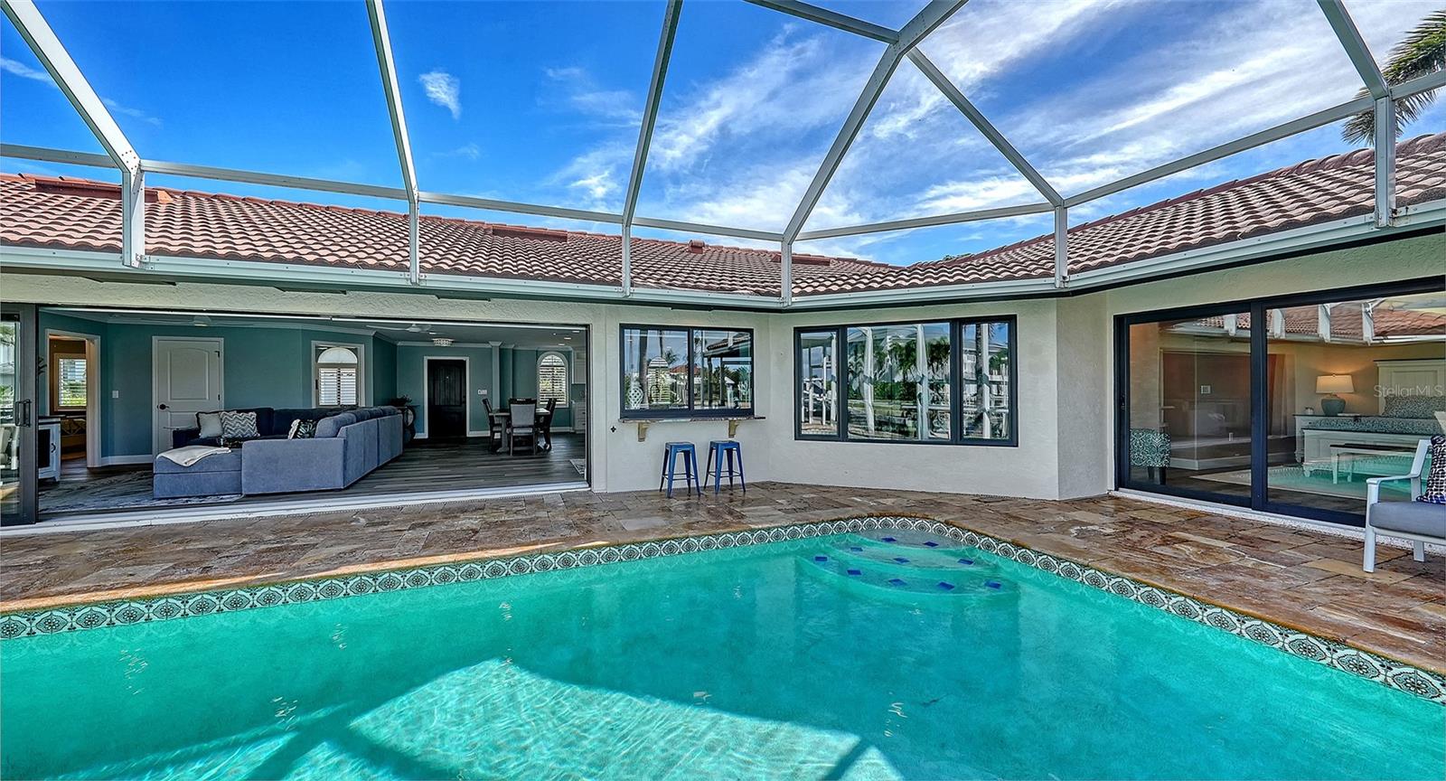 COUNTRY CLUB SHORES - Residential