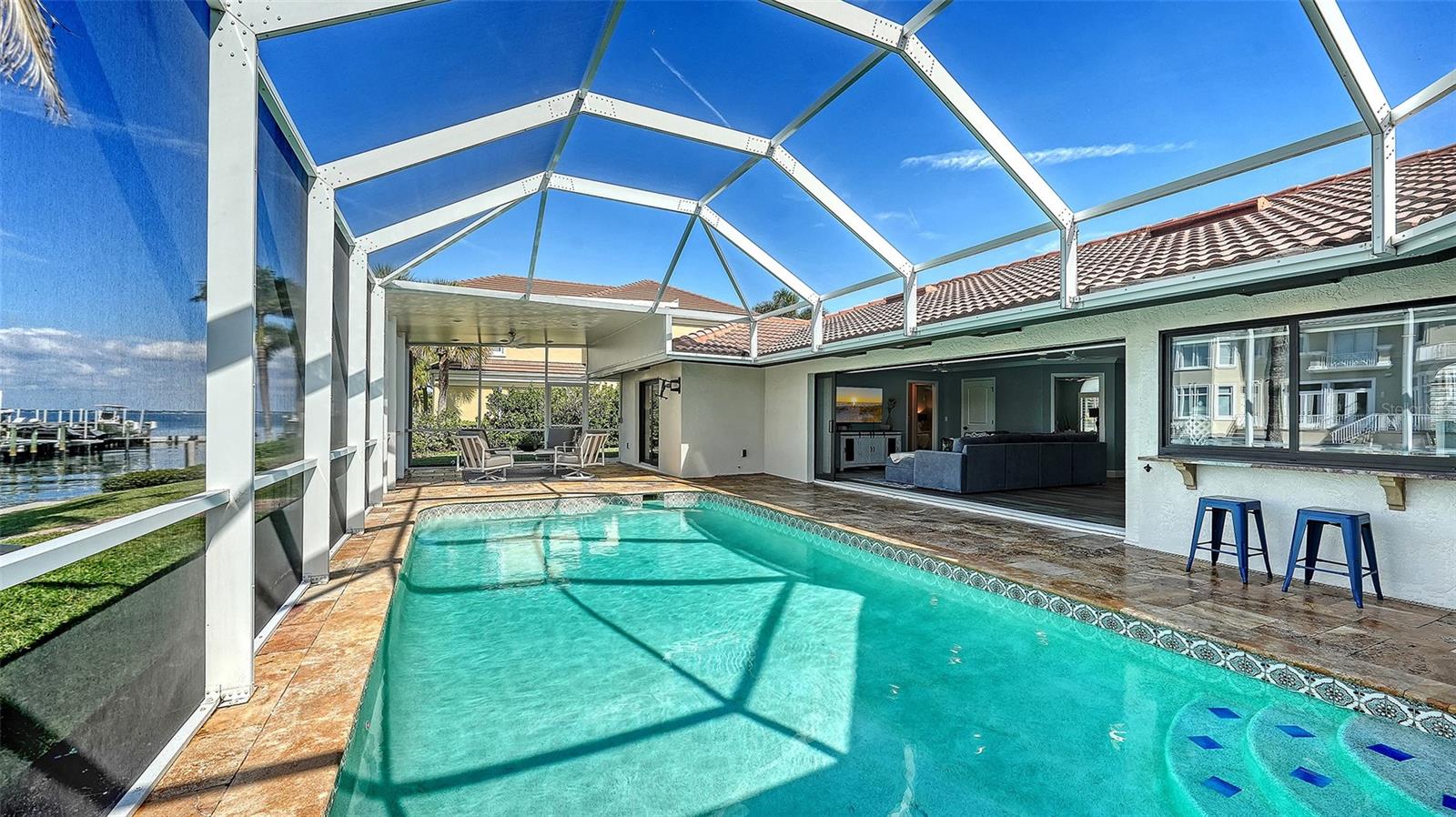 COUNTRY CLUB SHORES - Residential