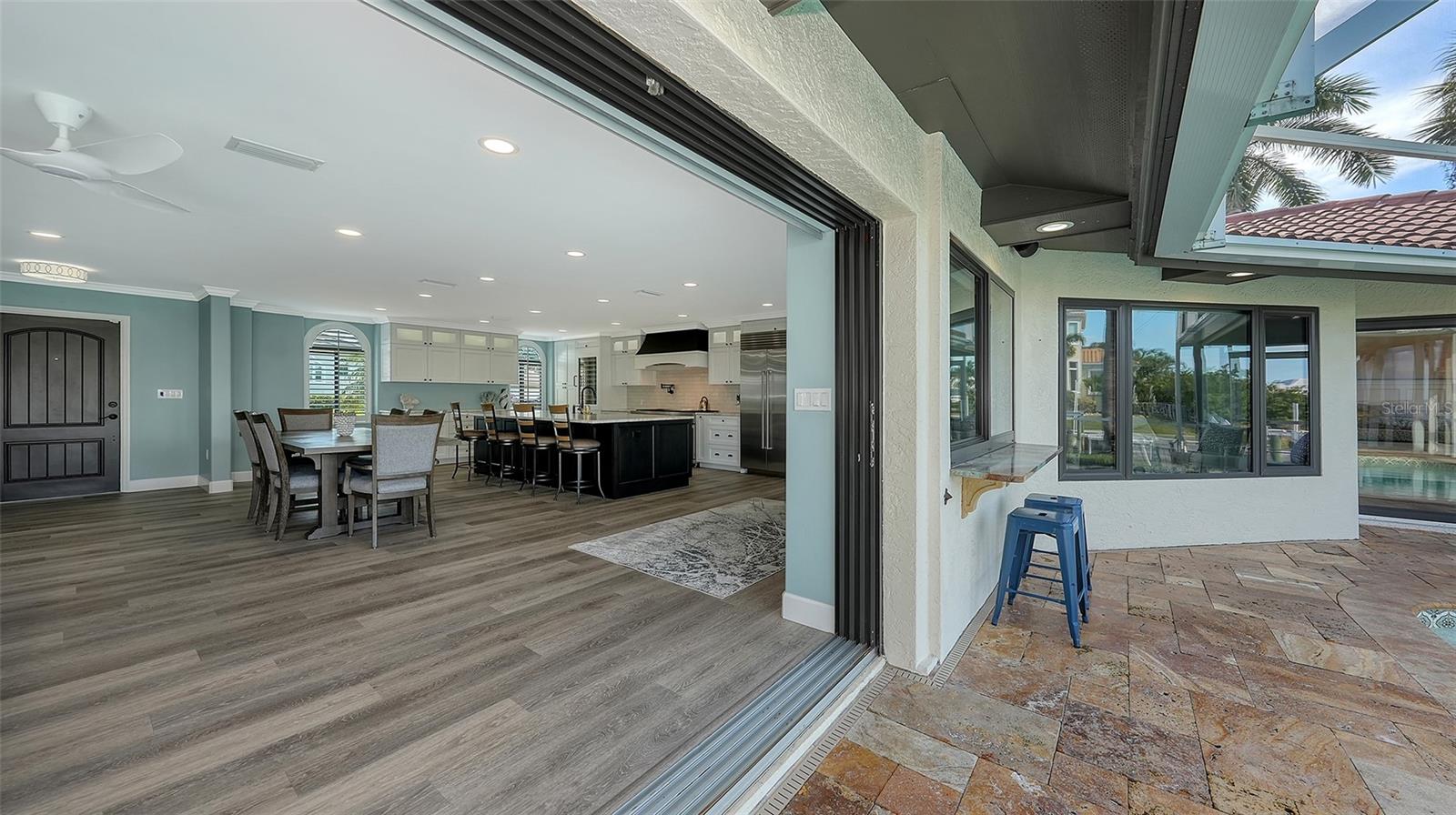 COUNTRY CLUB SHORES - Residential