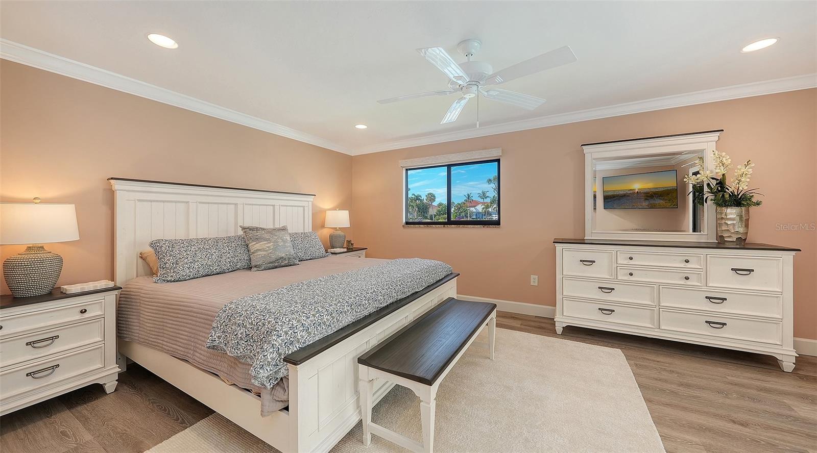 COUNTRY CLUB SHORES - Residential