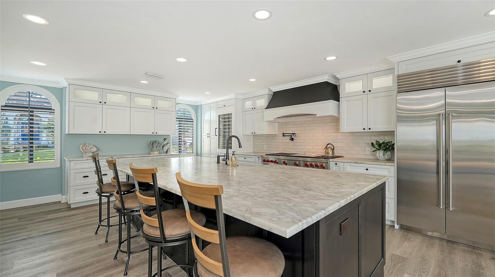 COUNTRY CLUB SHORES - Residential