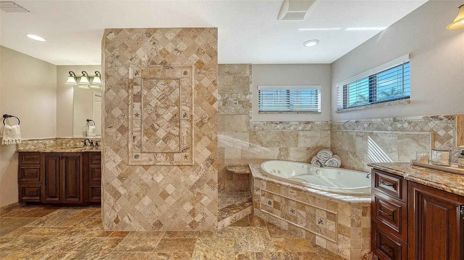 COUNTRY CLUB SHORES - Residential