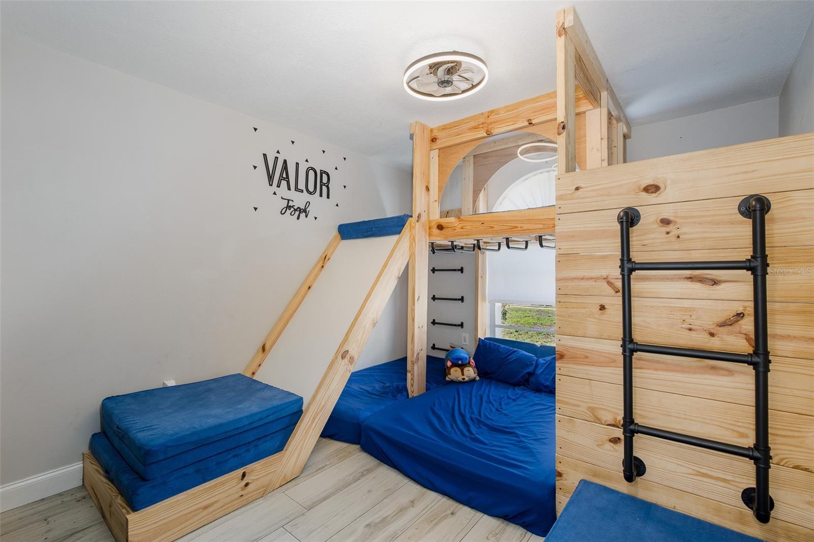 RIVER CROSSING - Residential