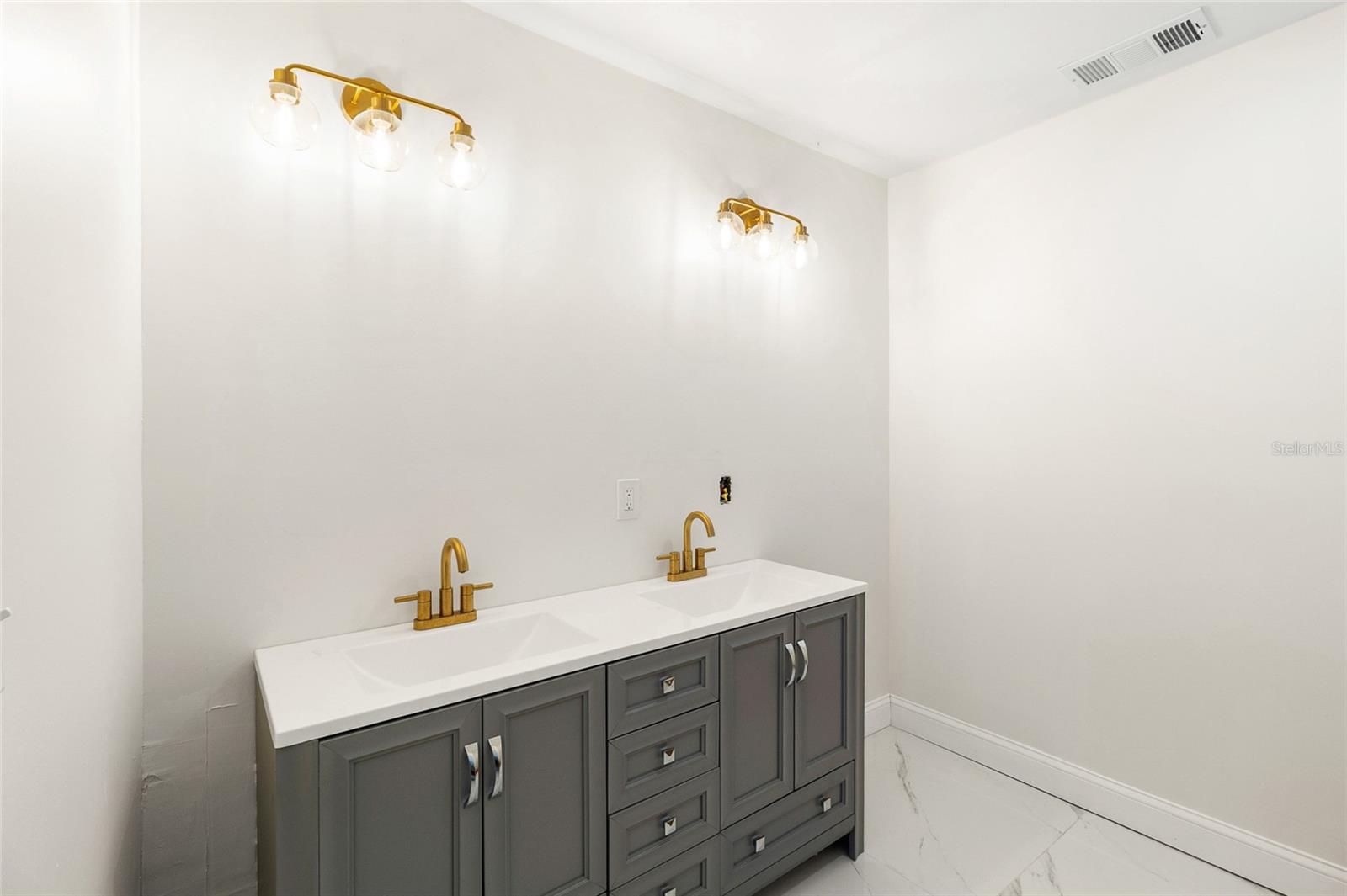 HARBOR CREST - Residential