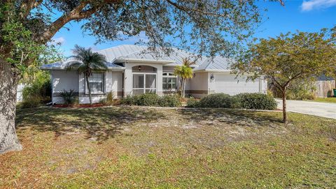 A home in PORT CHARLOTTE