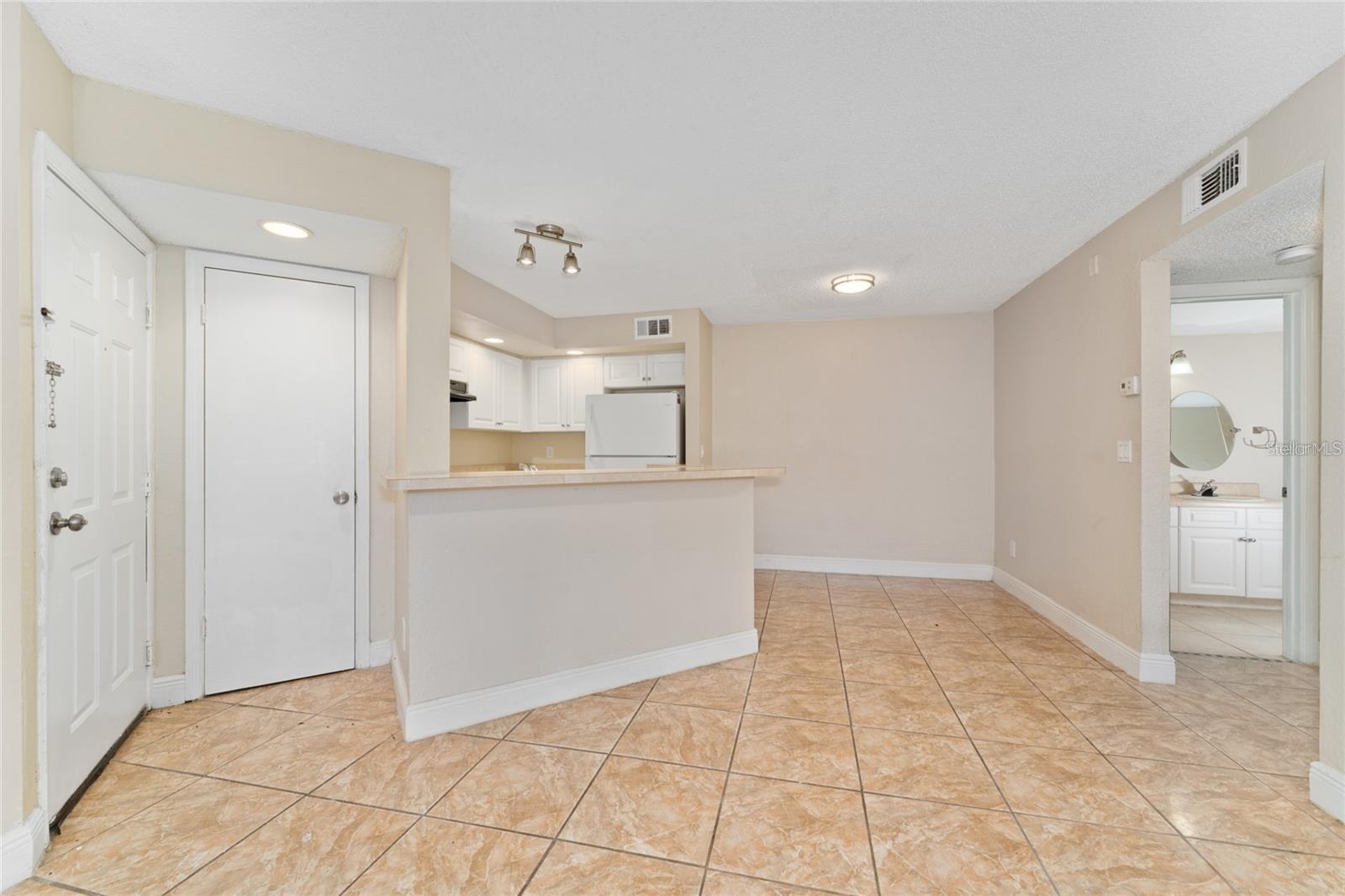 VENETIAN PLACE - Residential Lease