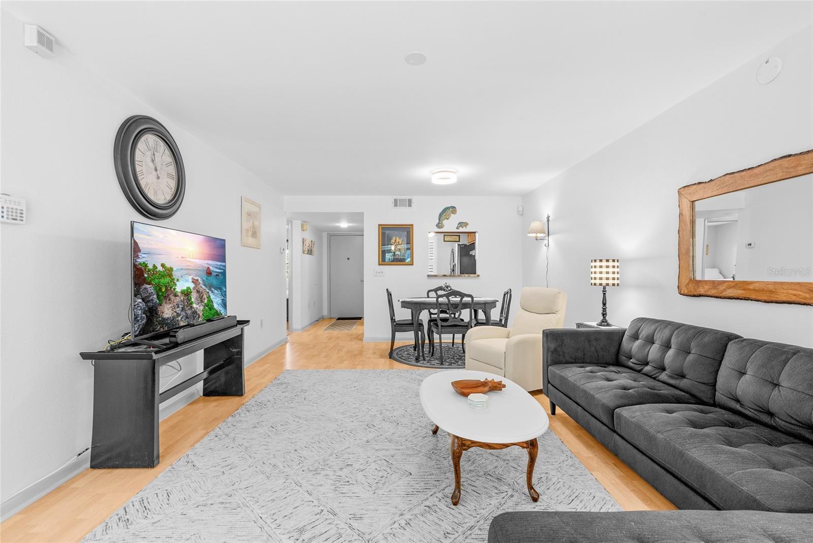 VILLA PLUMOSA CONDO - Residential