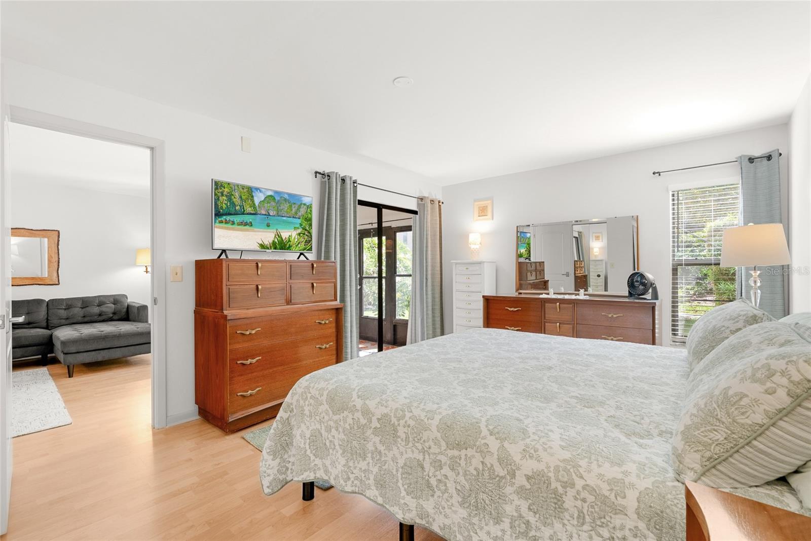 VILLA PLUMOSA CONDO - Residential
