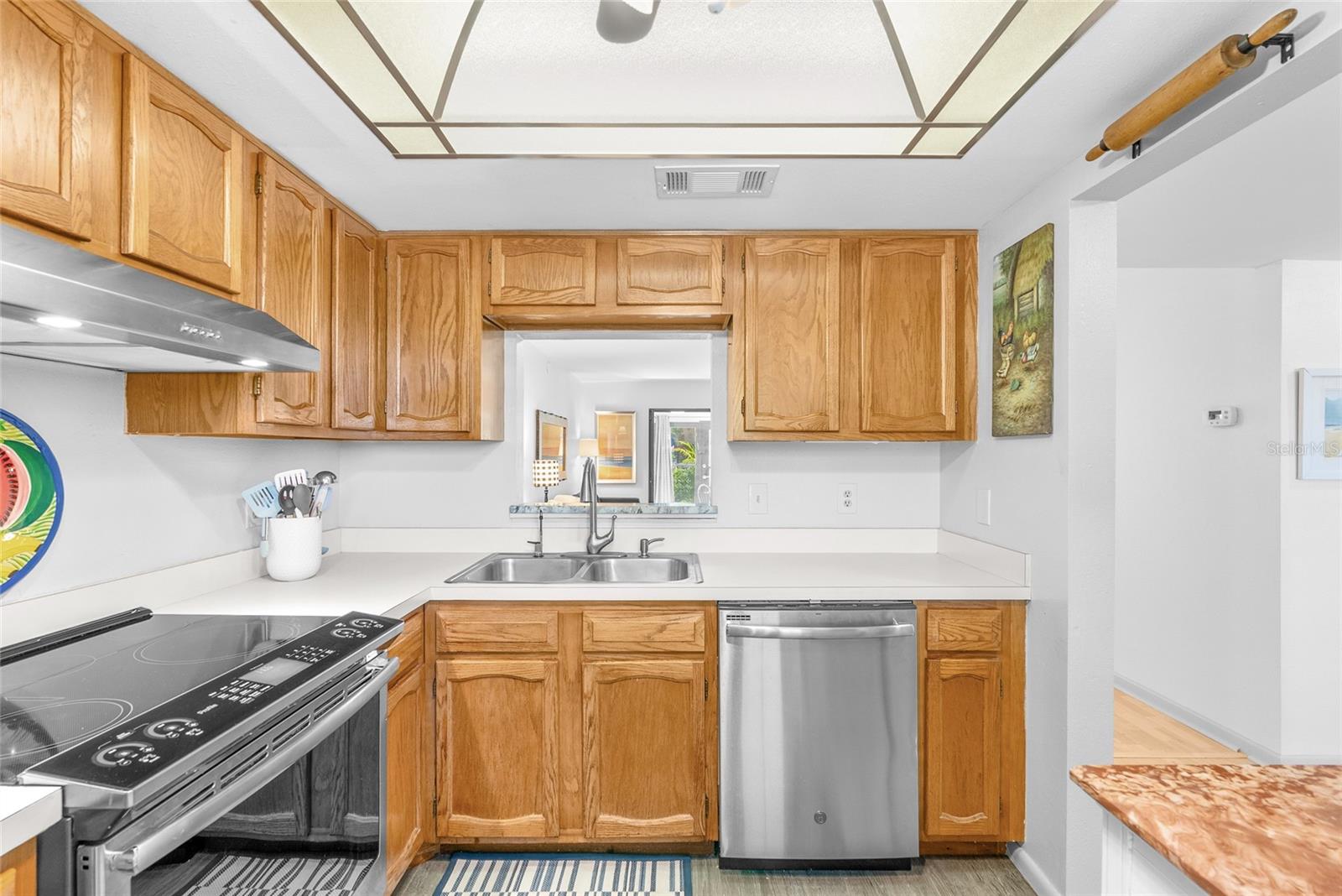 VILLA PLUMOSA CONDO - Residential