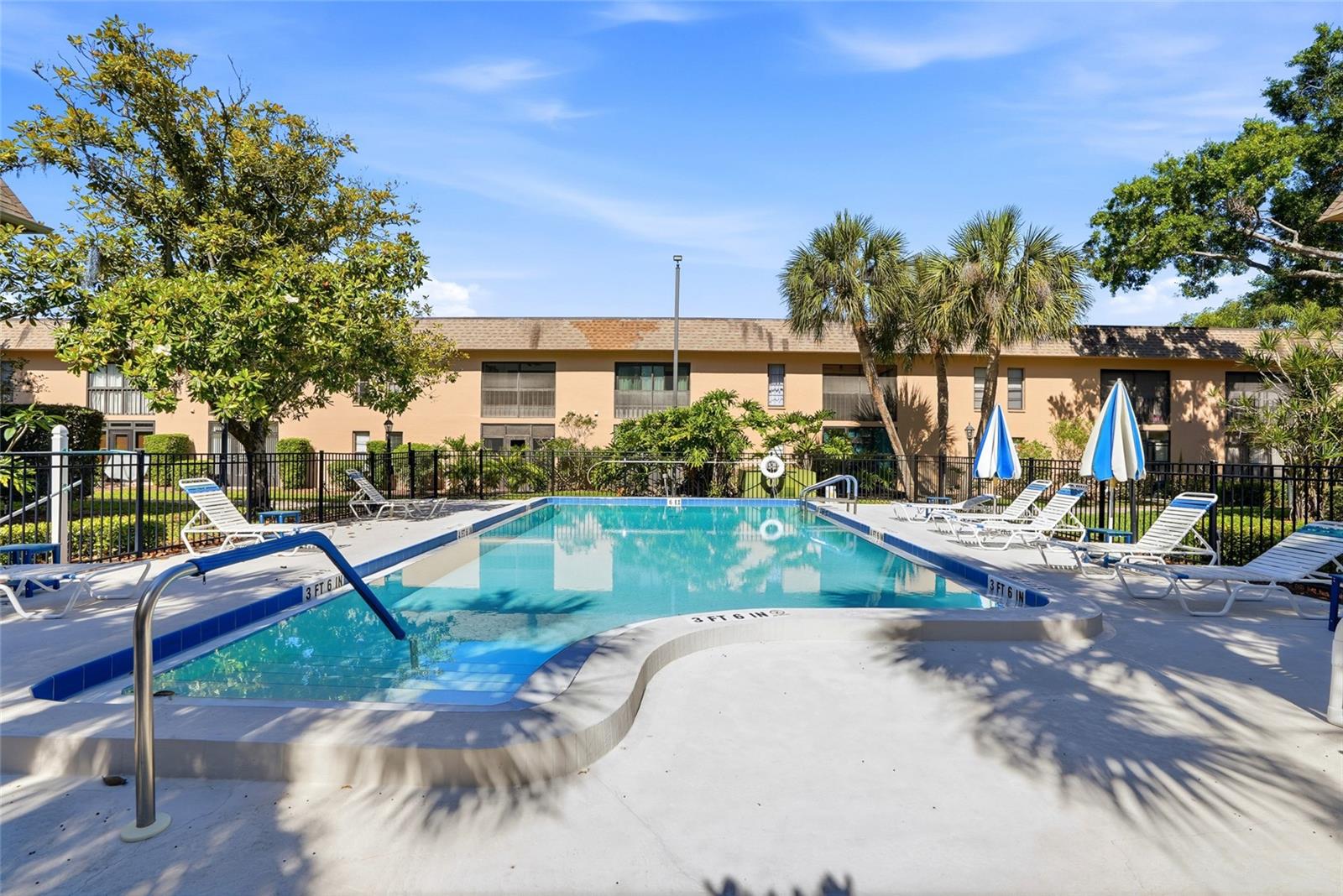 VILLA PLUMOSA CONDO - Residential