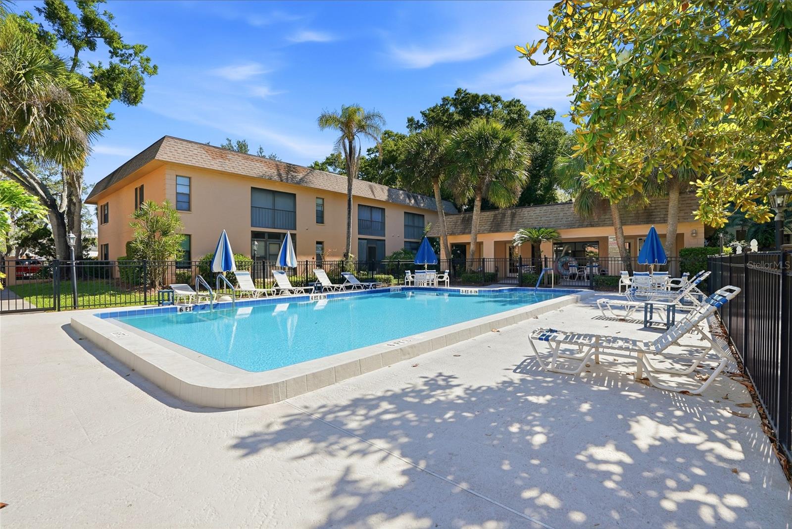 VILLA PLUMOSA CONDO - Residential