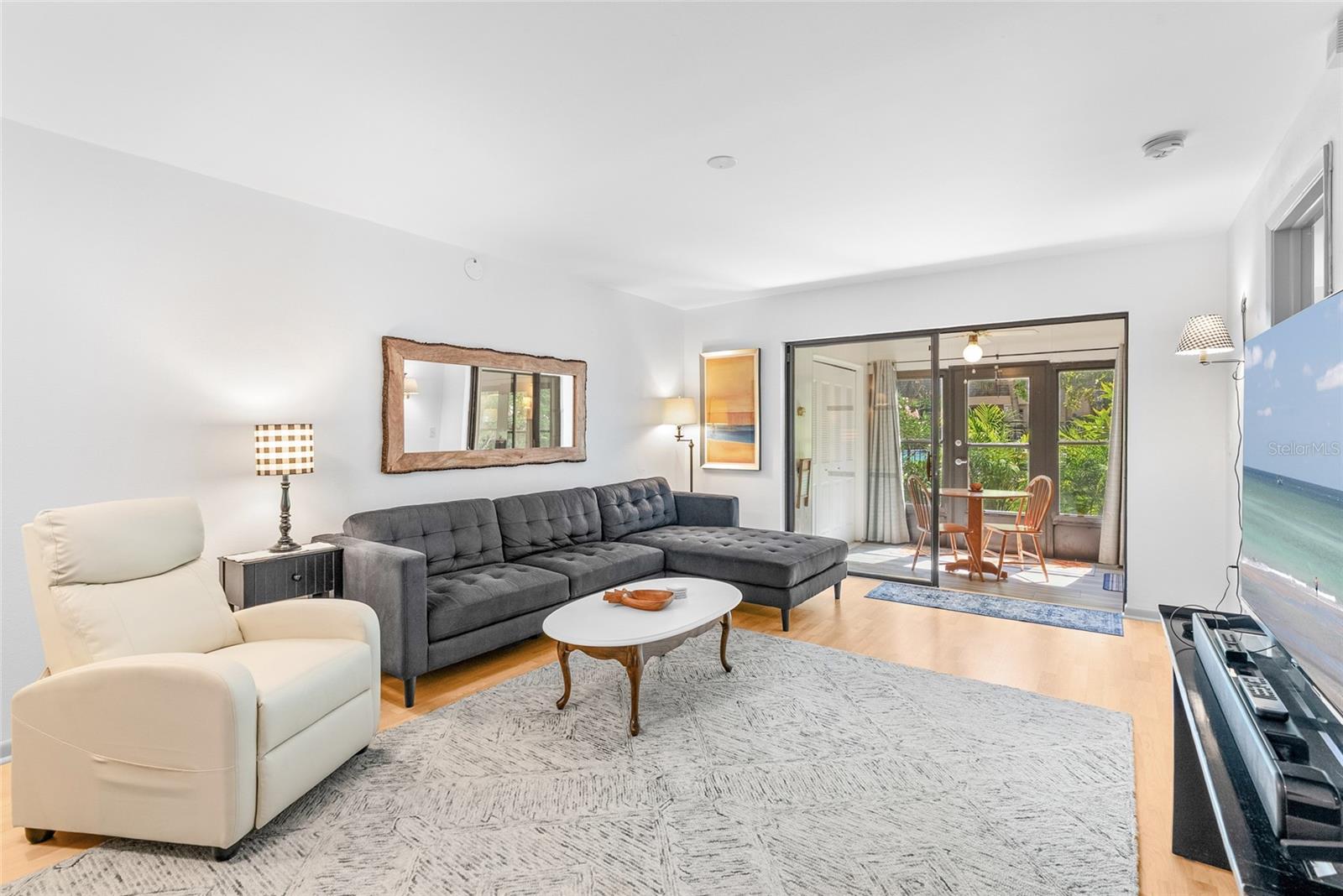 VILLA PLUMOSA CONDO - Residential