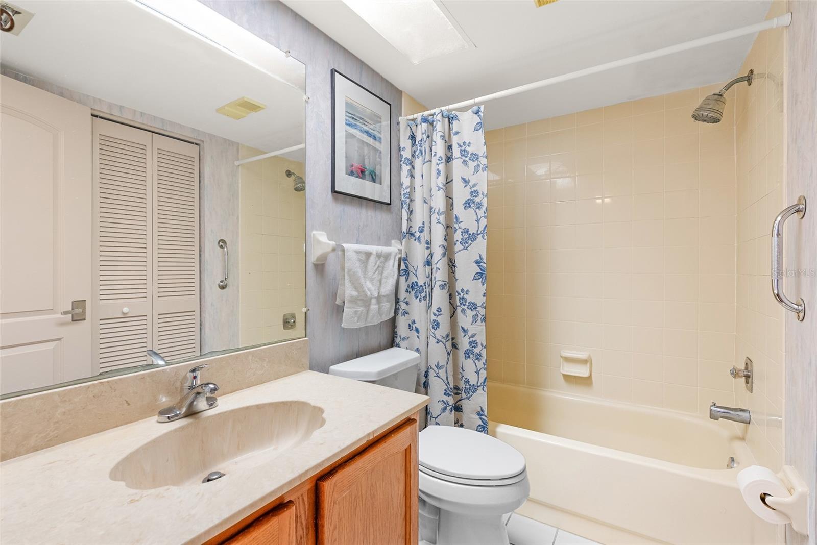 VILLA PLUMOSA CONDO - Residential