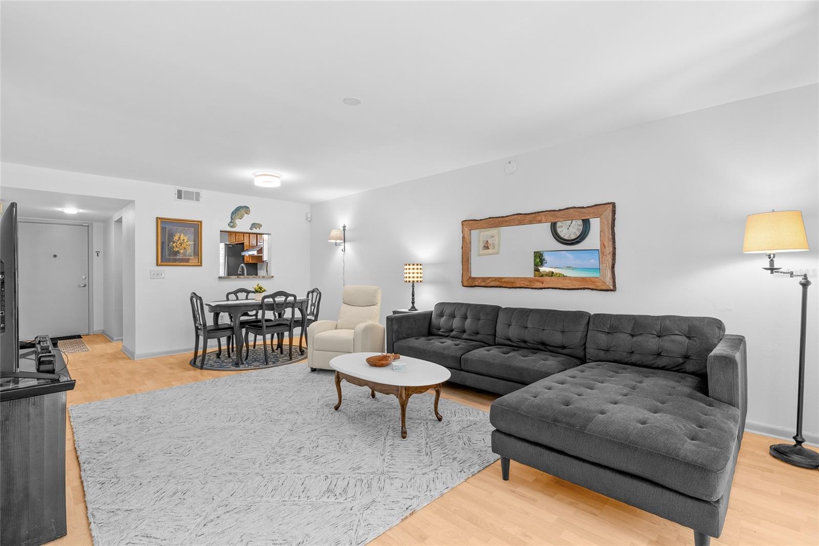VILLA PLUMOSA CONDO - Residential
