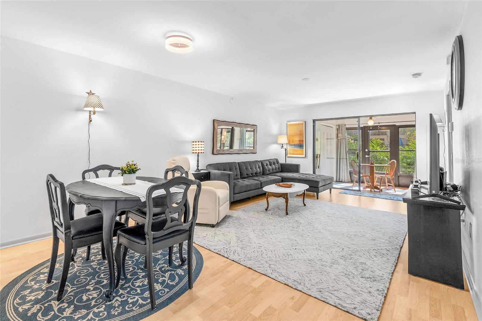 VILLA PLUMOSA CONDO - Residential
