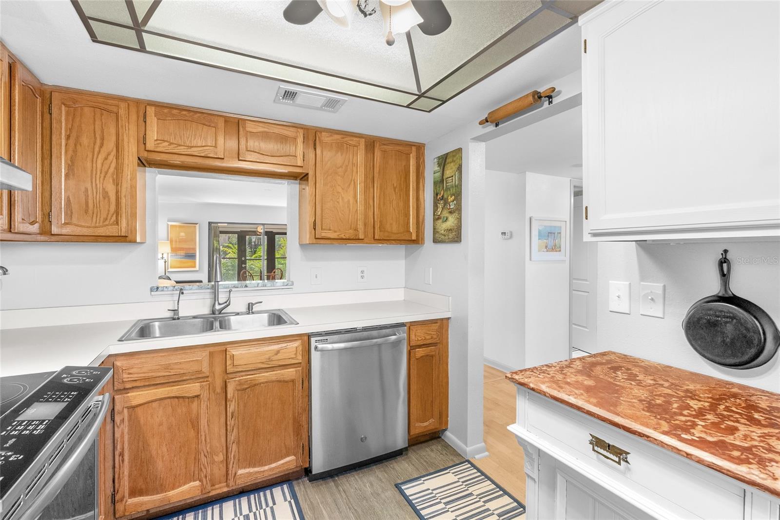 VILLA PLUMOSA CONDO - Residential