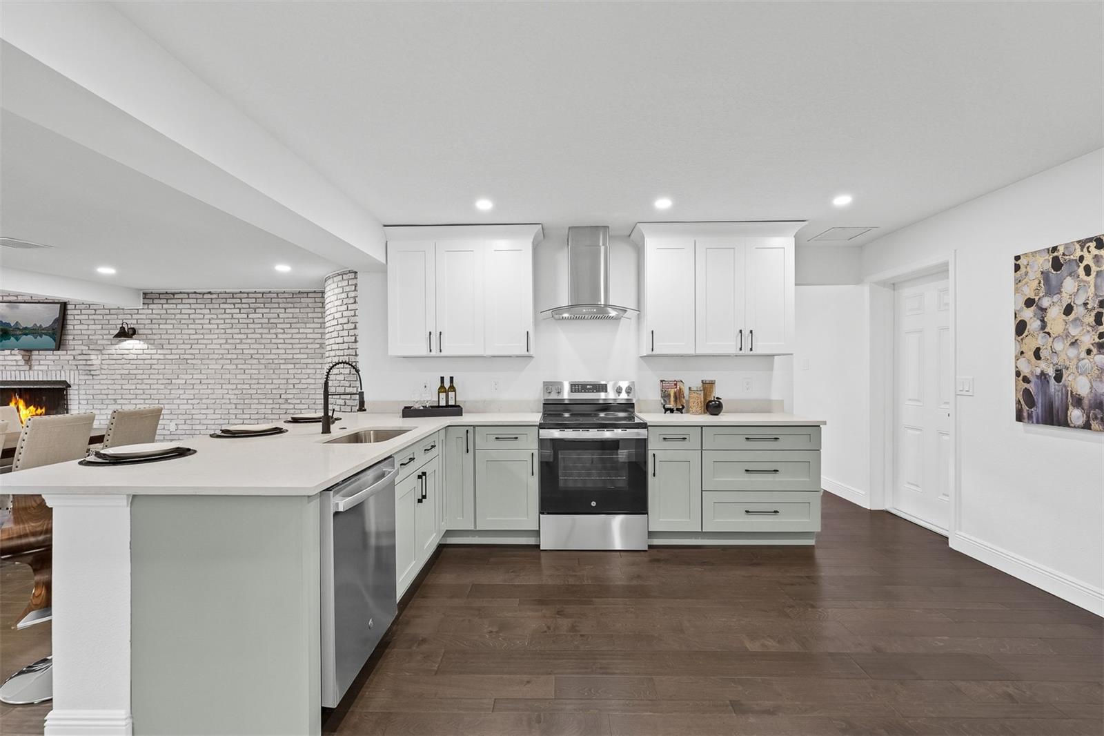 RENAE TERRACE - Residential