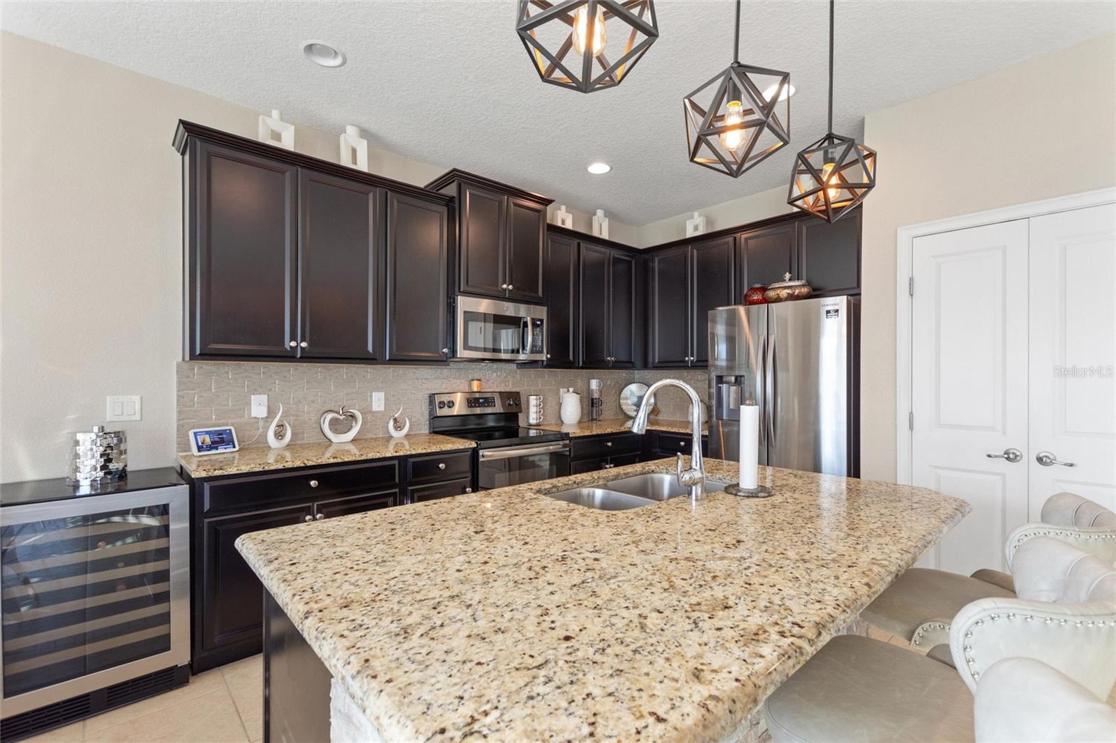 GOLDEN RDG - Residential