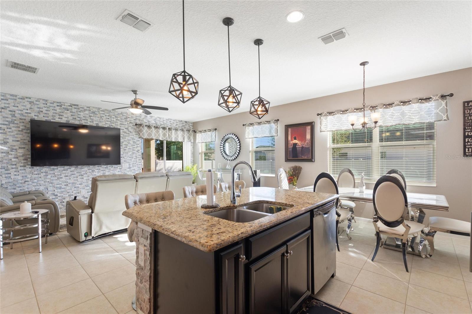 GOLDEN RDG - Residential