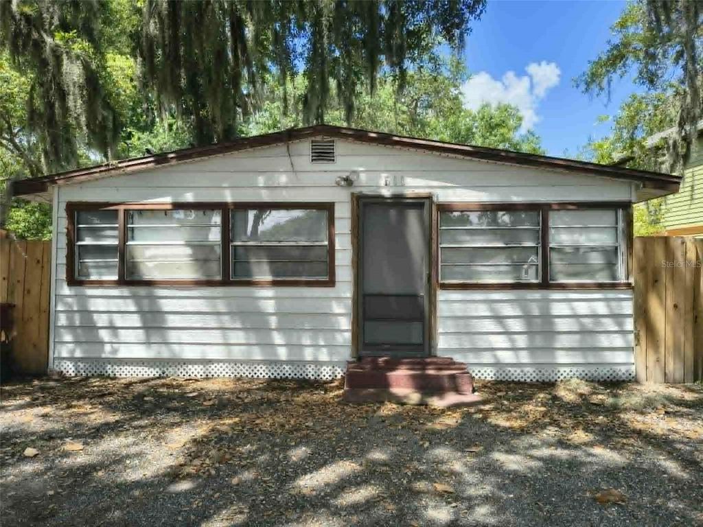 Photo of 611 Short Street, Plant City, FL 33563 (MLS # TB8510217)