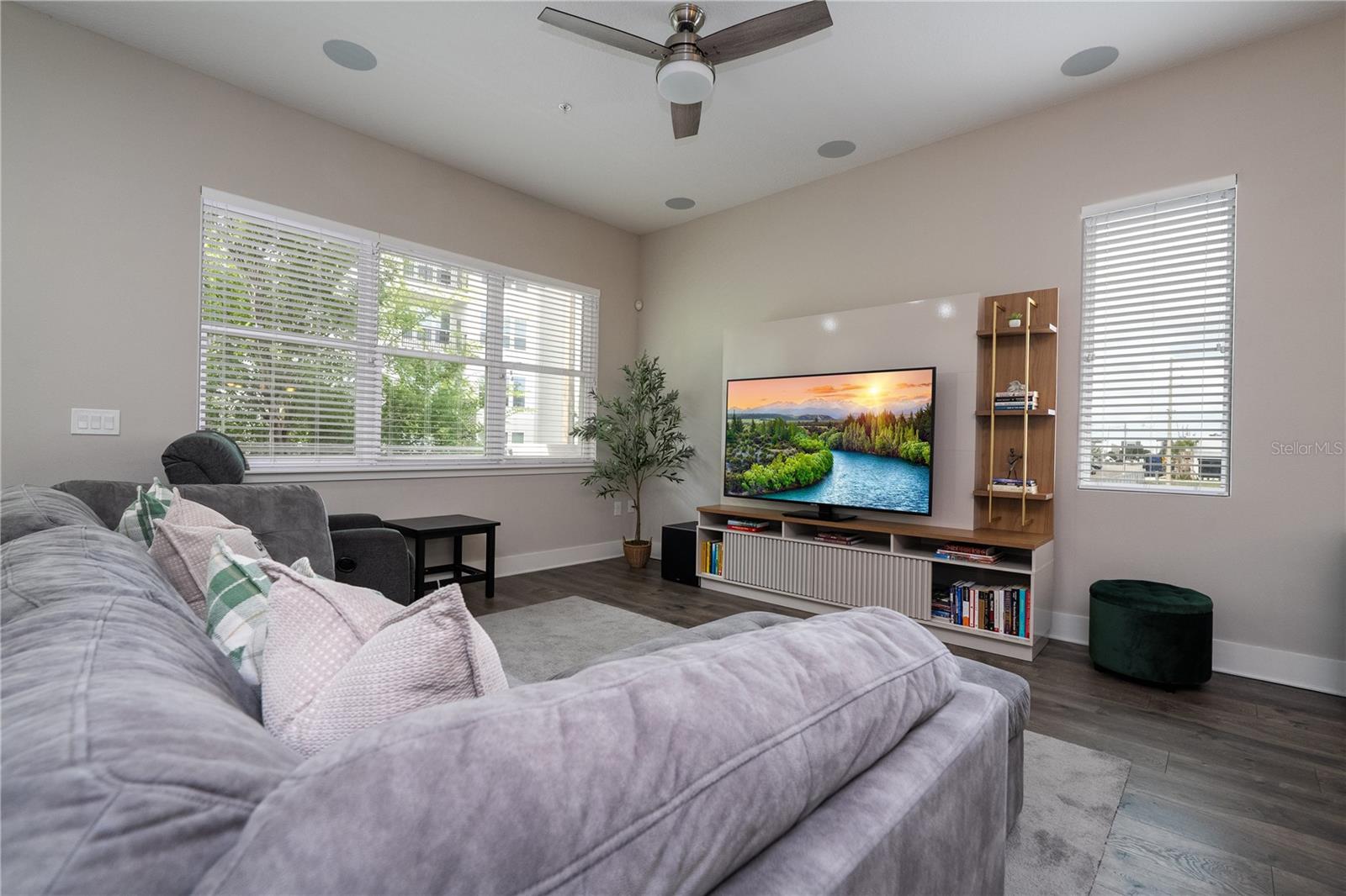 GRANT STREET TWNHMS - Residential