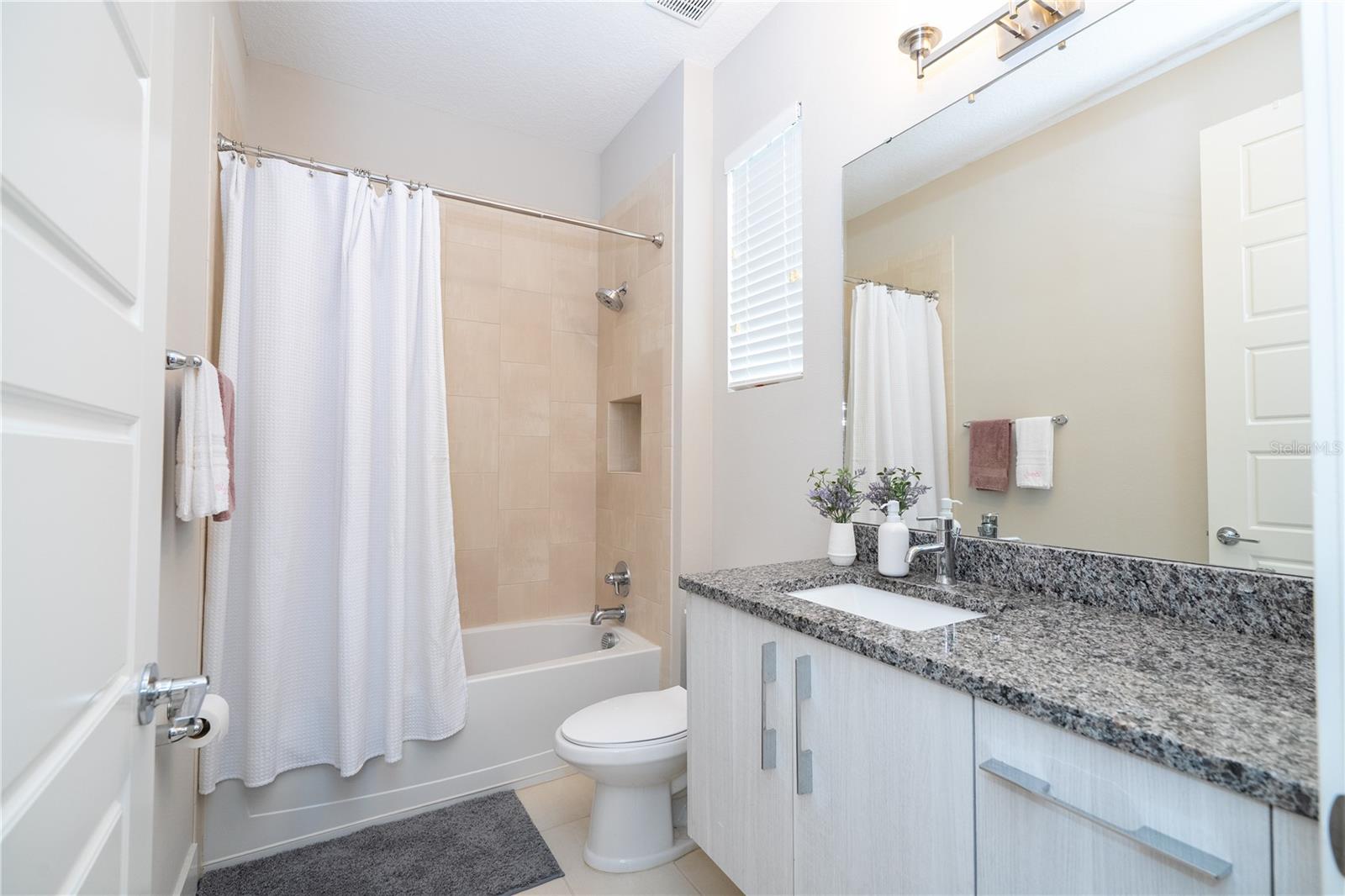 GRANT STREET TWNHMS - Residential