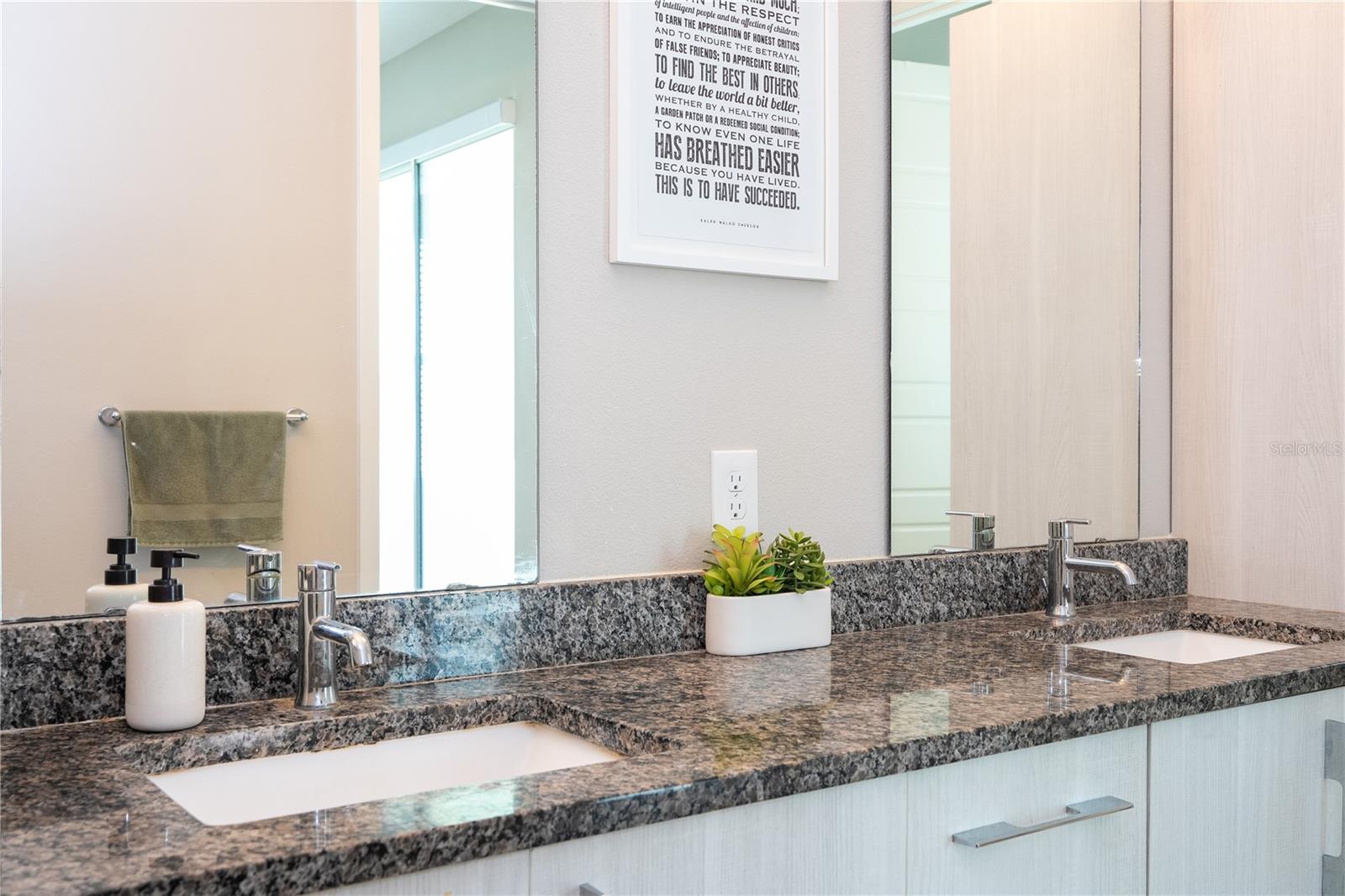 GRANT STREET TWNHMS - Residential