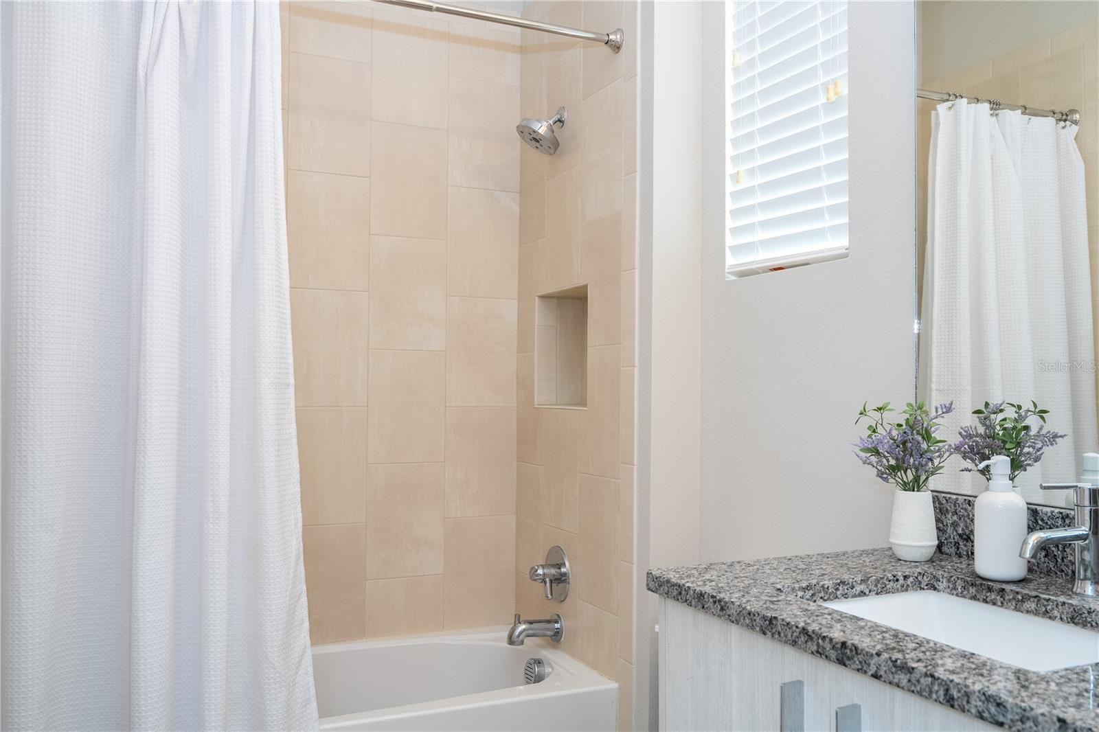 GRANT STREET TWNHMS - Residential