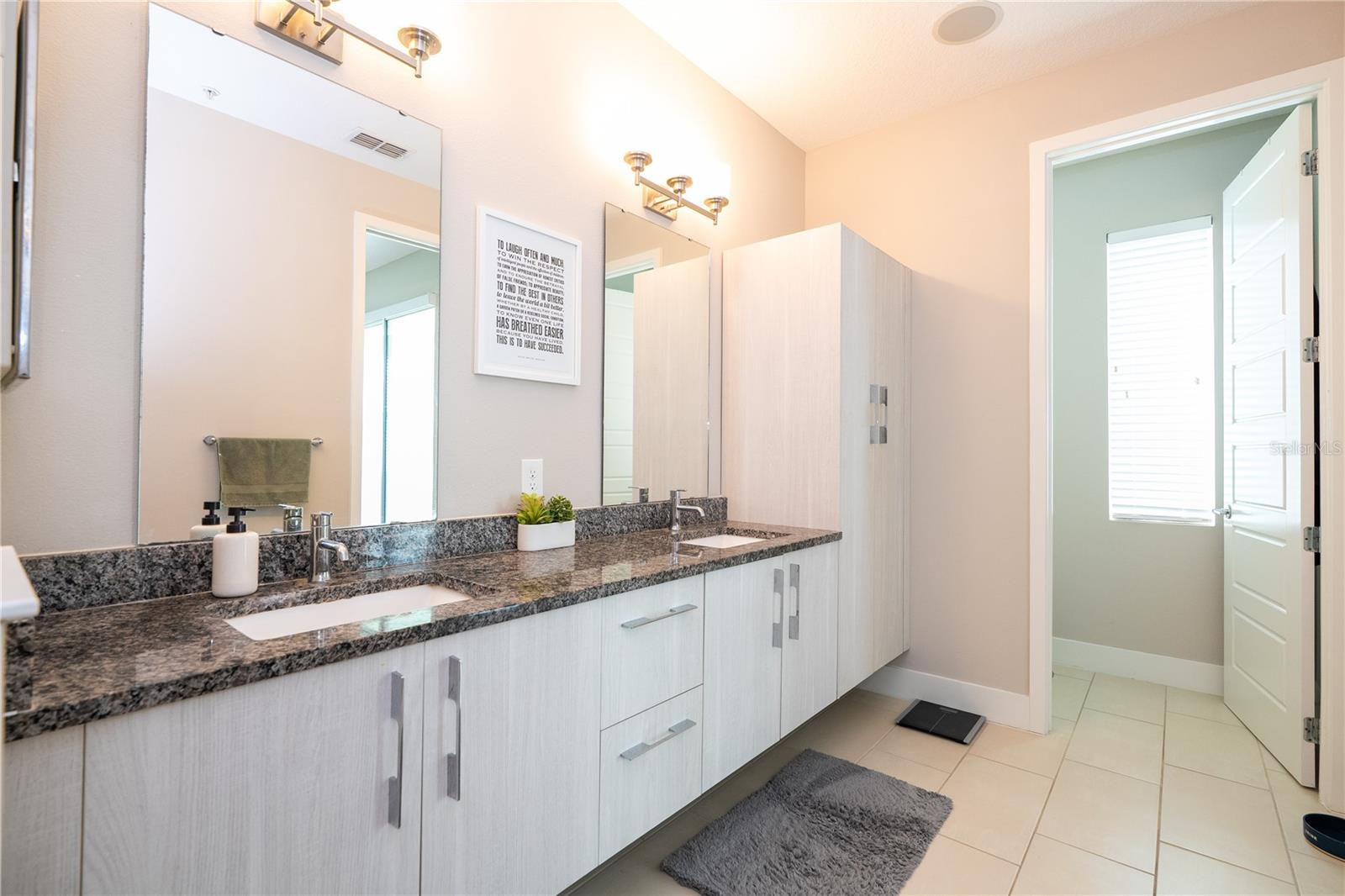 GRANT STREET TWNHMS - Residential