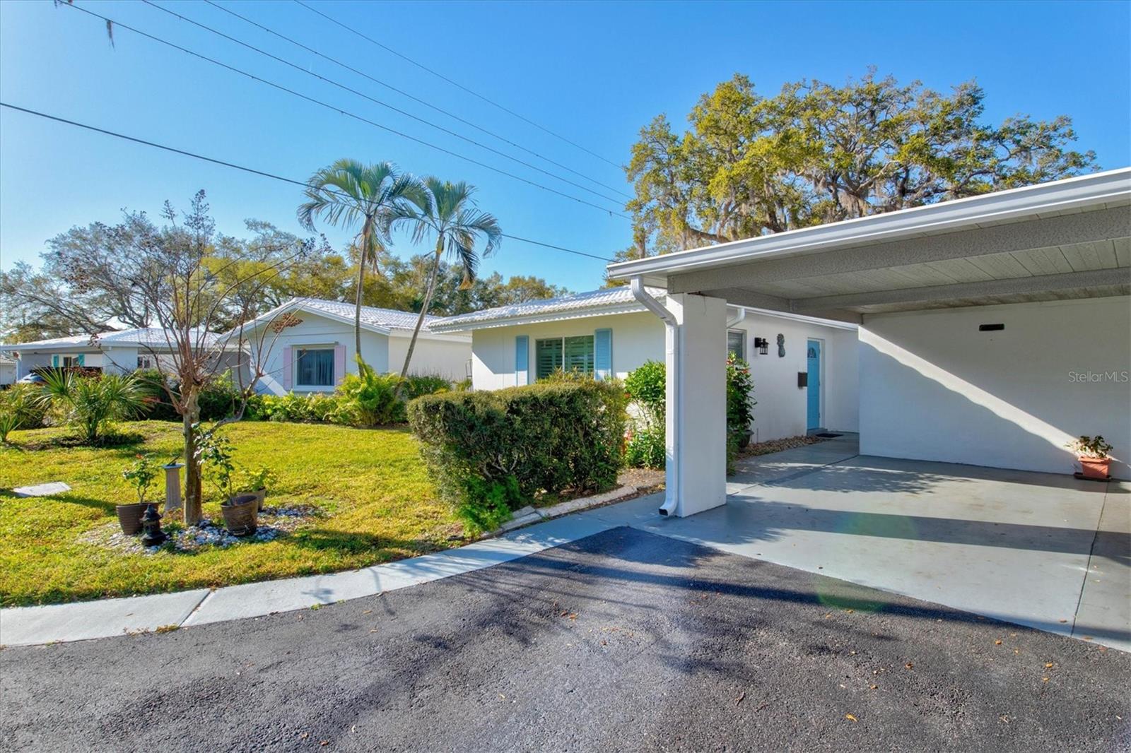 1832 UNIVERSITY PLACE 23