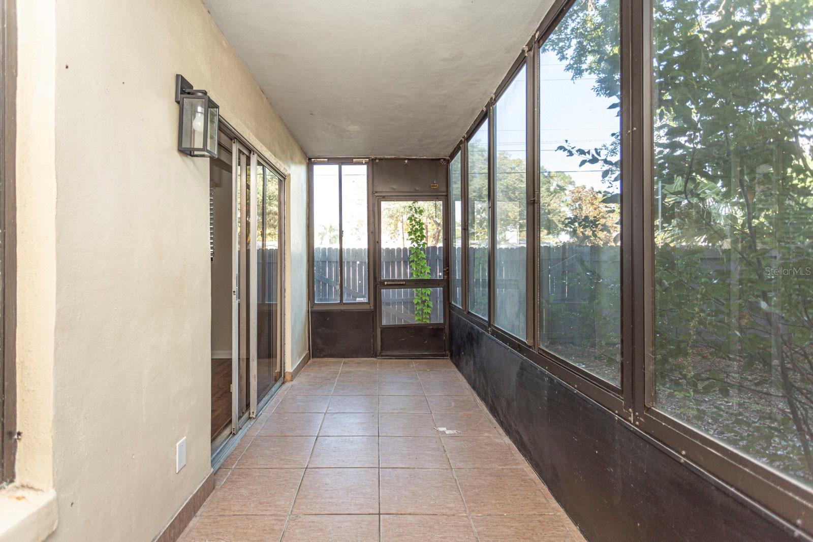 LAKEVIEW CONDO 01 - Residential