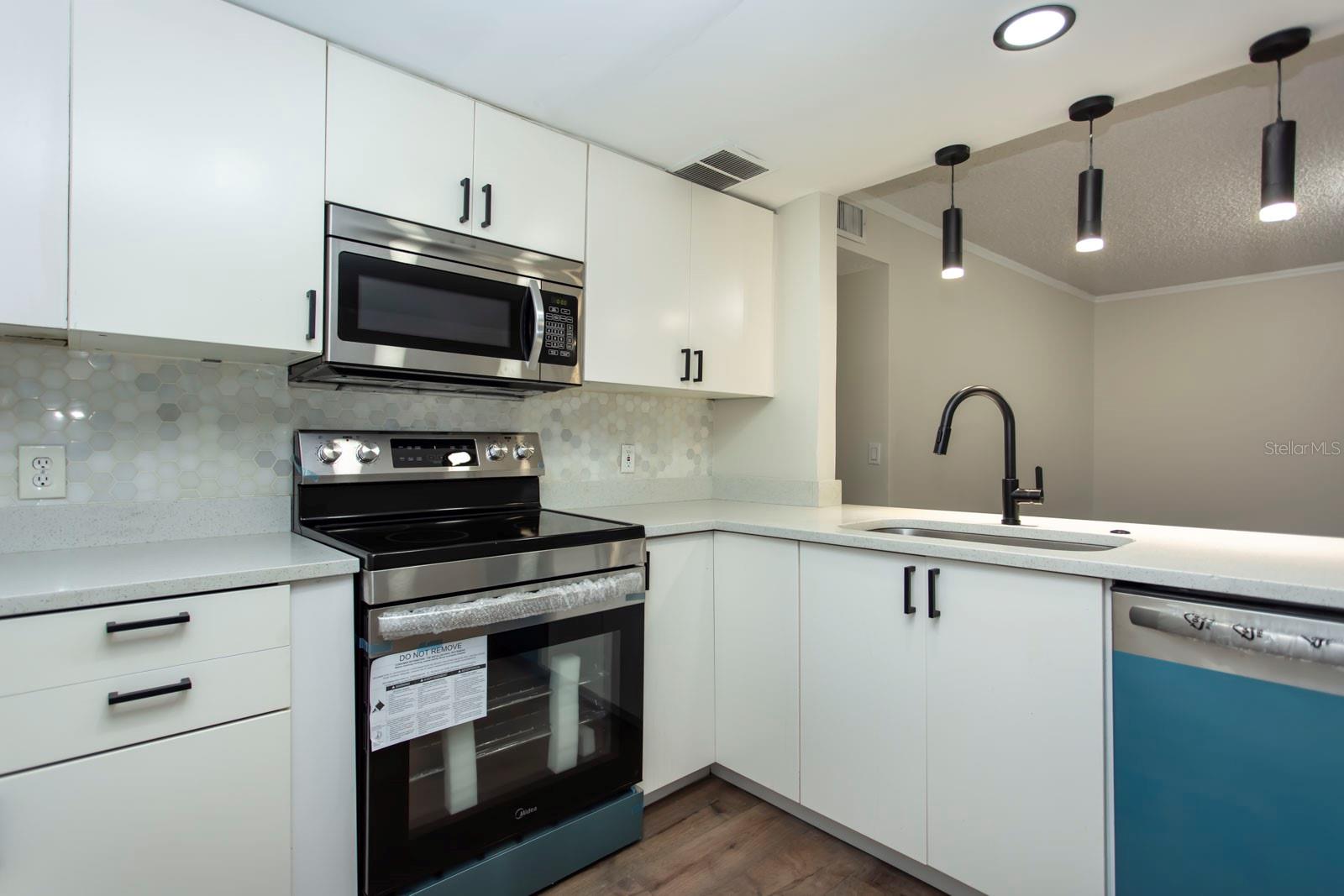 LAKEVIEW CONDO 01 - Residential