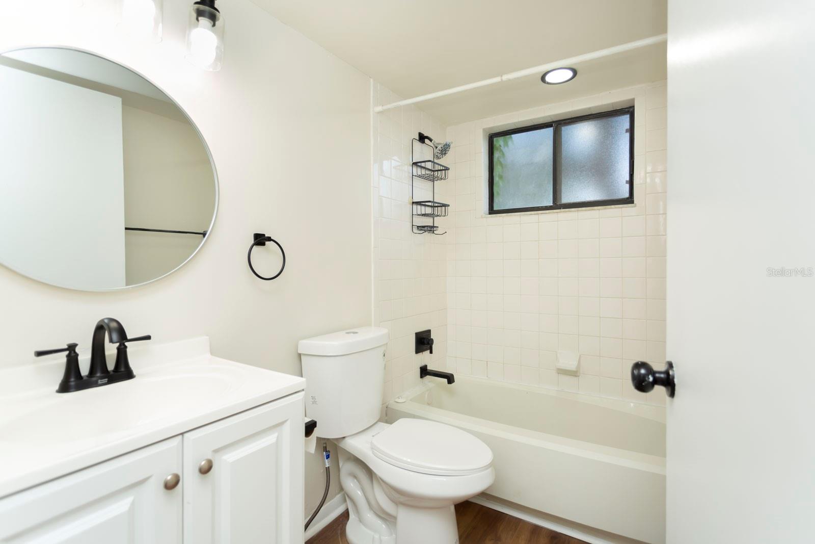 LAKEVIEW CONDO 01 - Residential