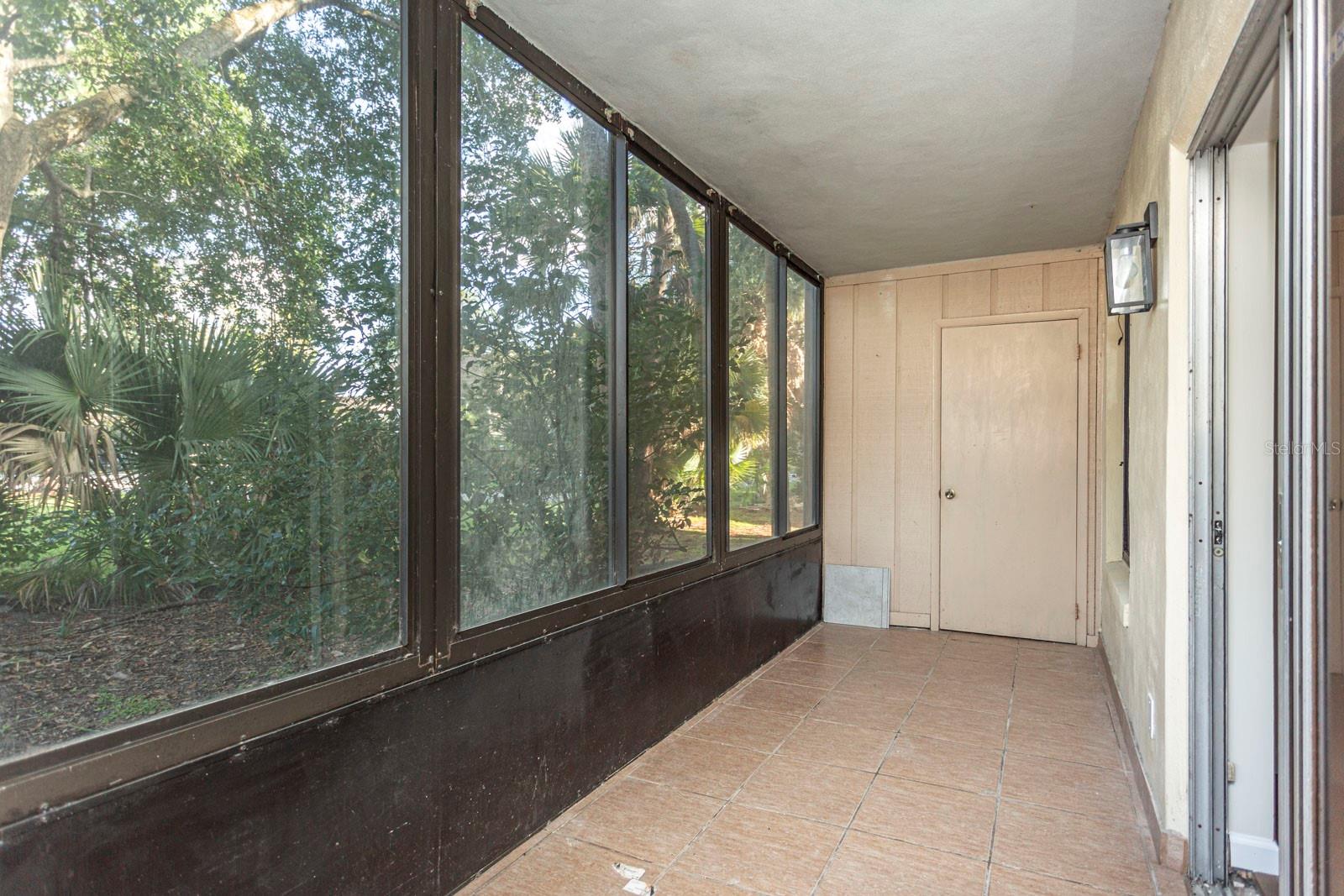 LAKEVIEW CONDO 01 - Residential