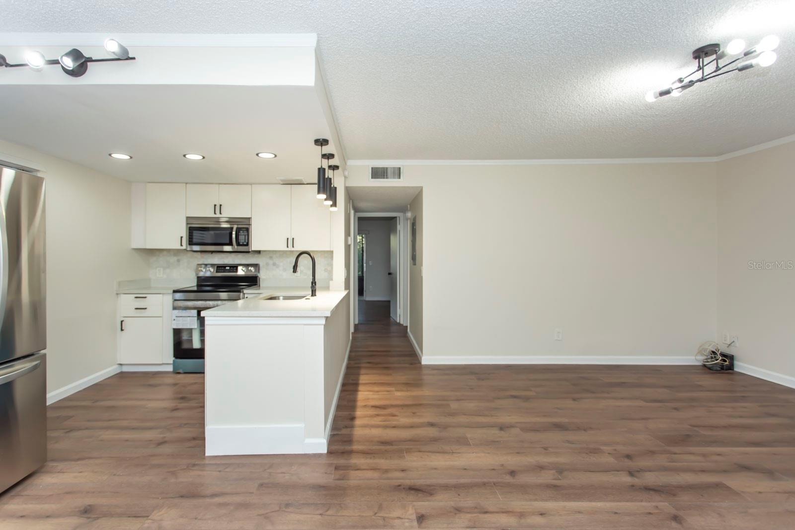 LAKEVIEW CONDO 01 - Residential