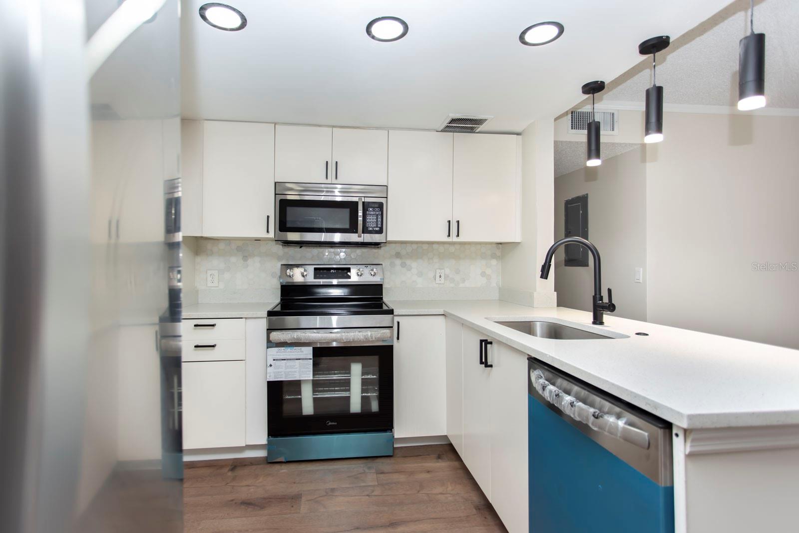 LAKEVIEW CONDO 01 - Residential