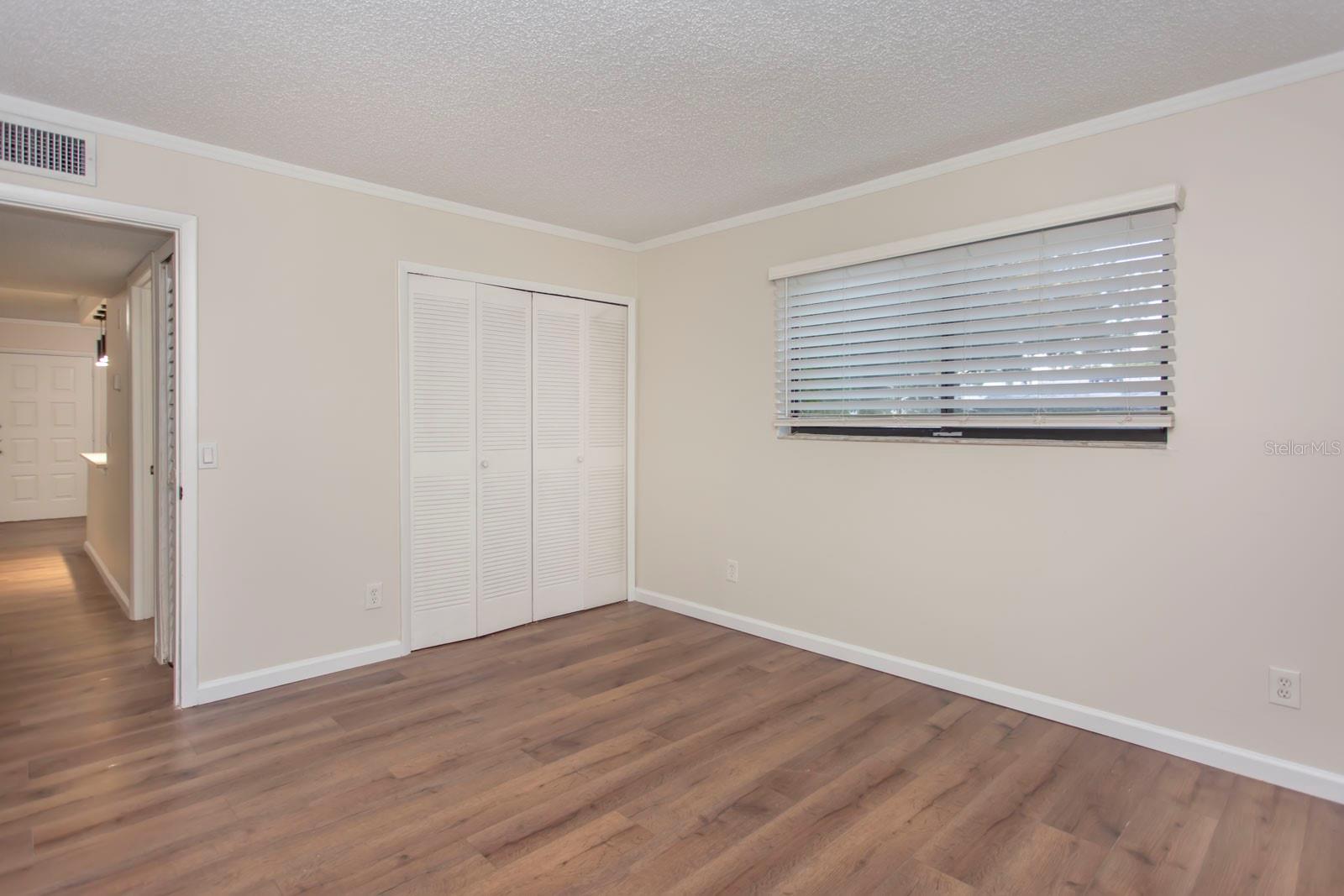 LAKEVIEW CONDO 01 - Residential