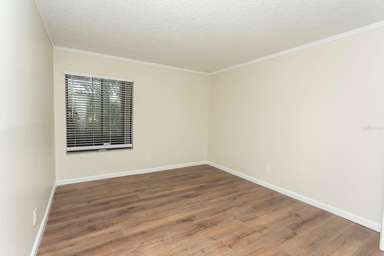 LAKEVIEW CONDO 01 - Residential