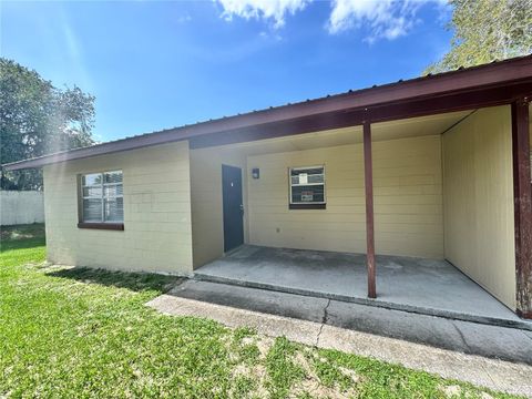 Photo of 1001 Crawford Street, Leesburg, FL 34748 (MLS # G5113433)