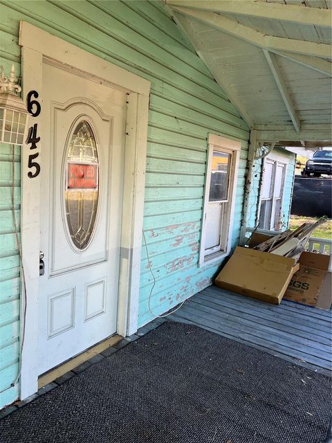 A home in WINTER HAVEN