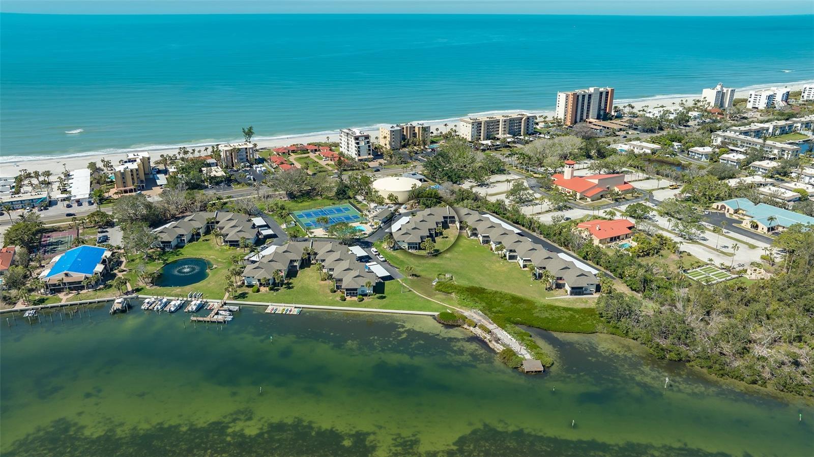 PELICAN HARBOUR & BEACH CLUB - Residential