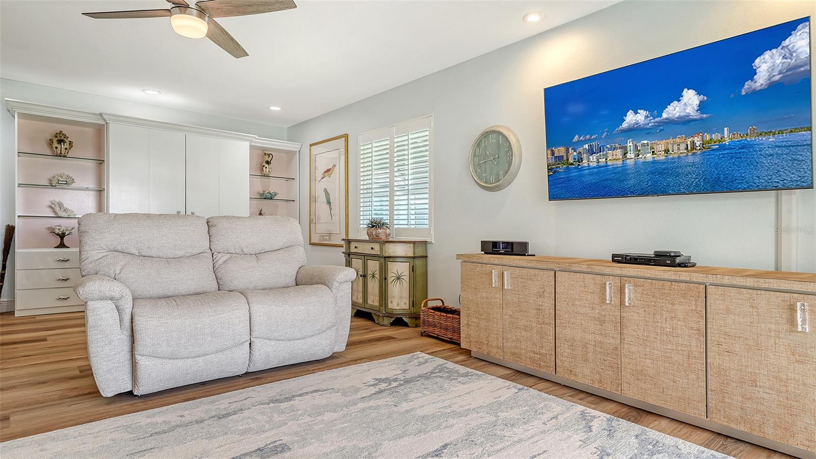 PELICAN HARBOUR & BEACH CLUB - Residential