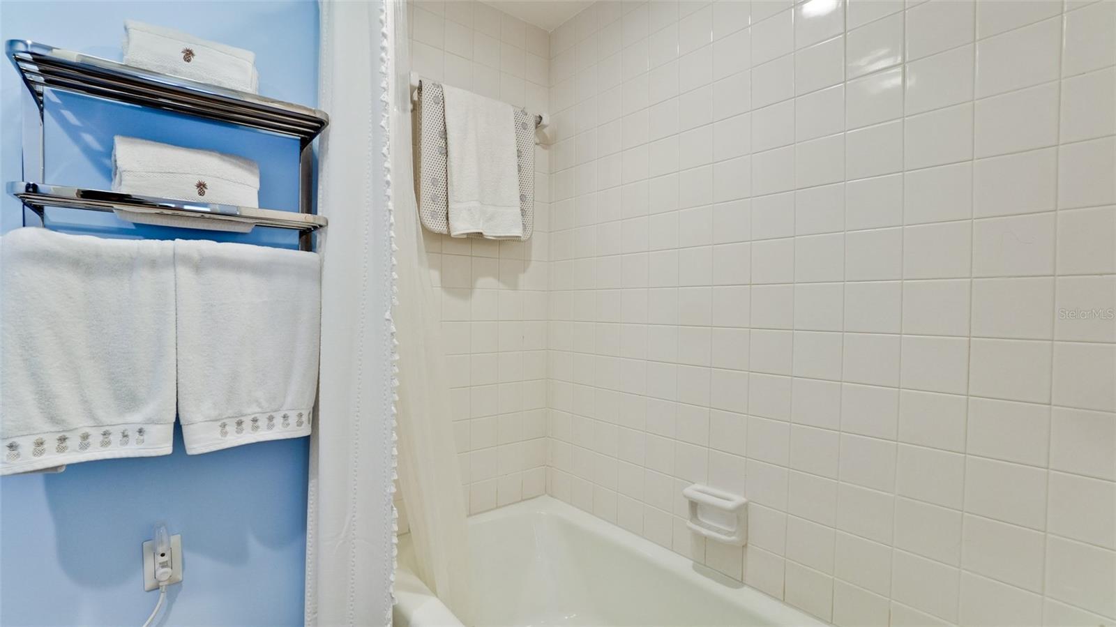 PELICAN HARBOUR & BEACH CLUB - Residential