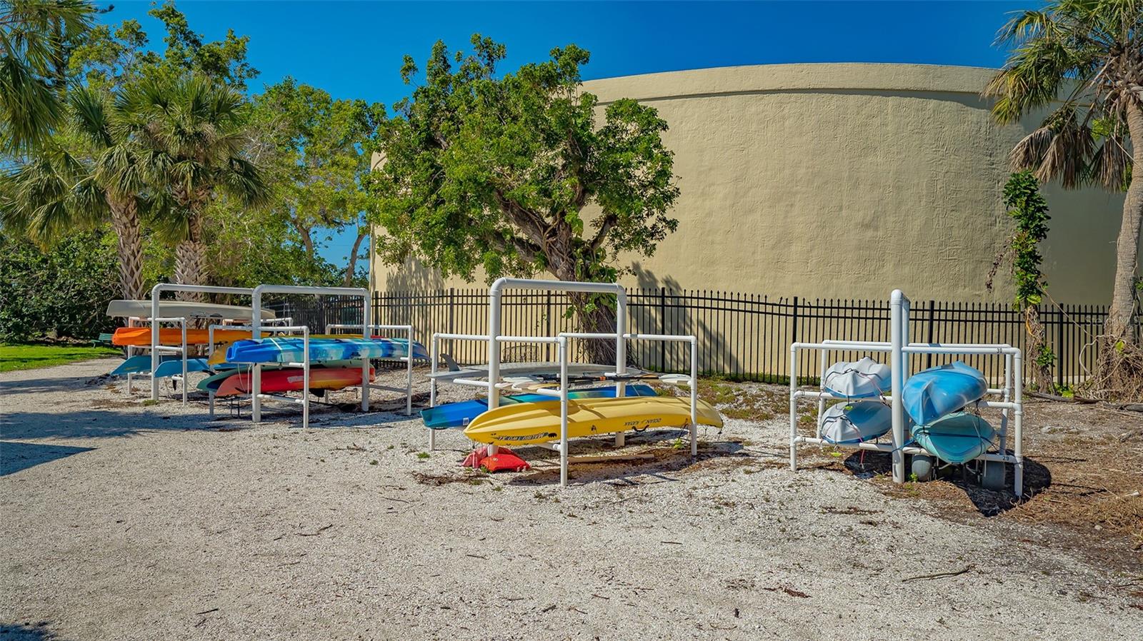 PELICAN HARBOUR & BEACH CLUB - Residential