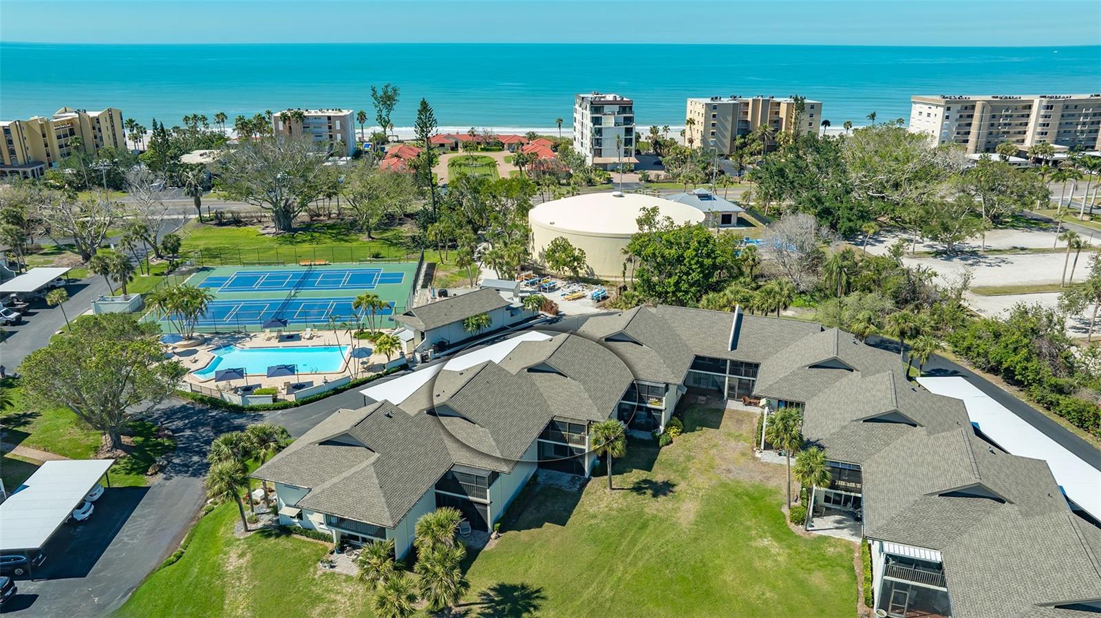 PELICAN HARBOUR & BEACH CLUB - Residential