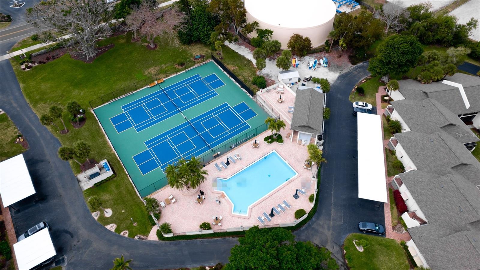 PELICAN HARBOUR & BEACH CLUB - Residential