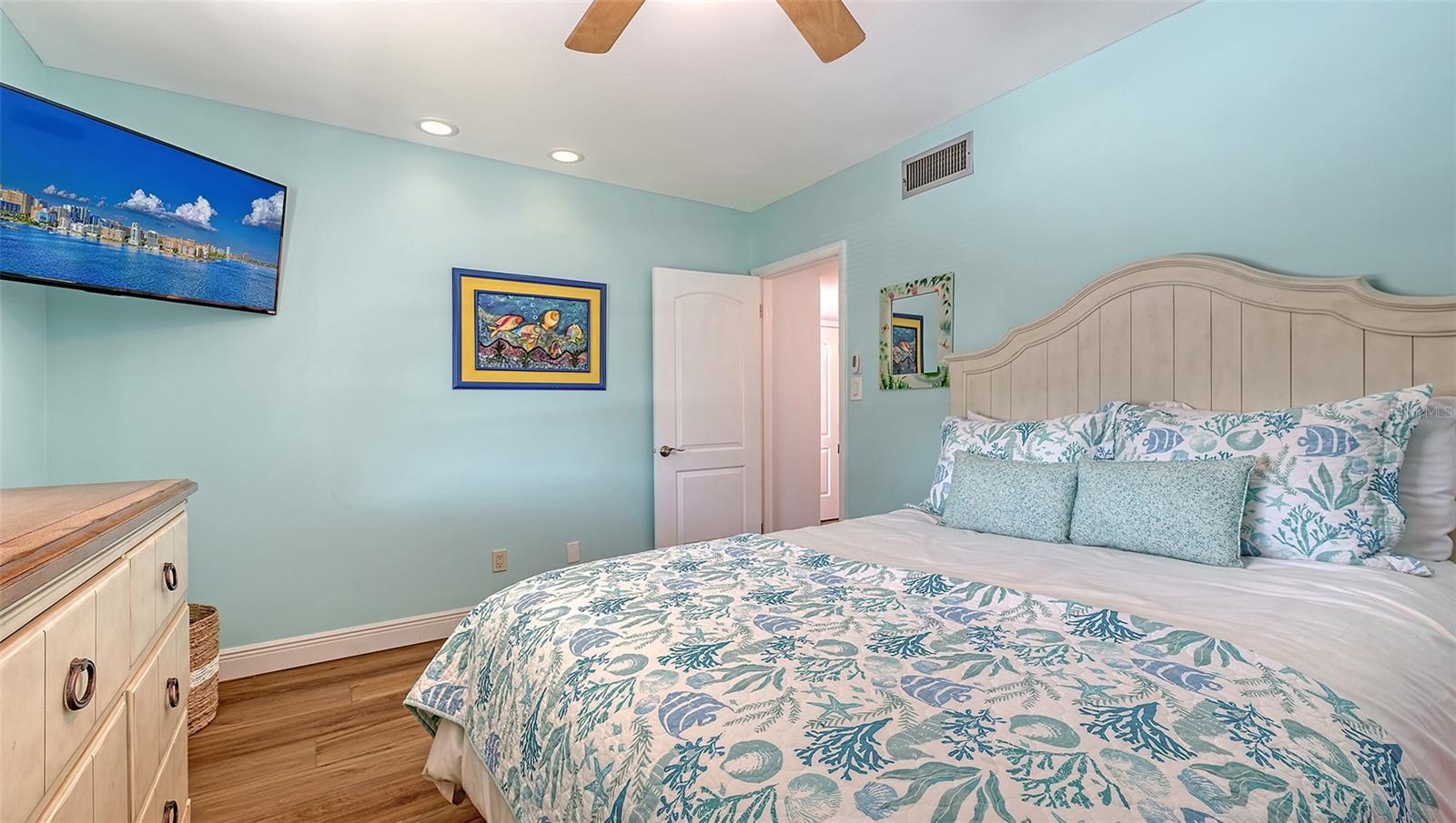 PELICAN HARBOUR & BEACH CLUB - Residential