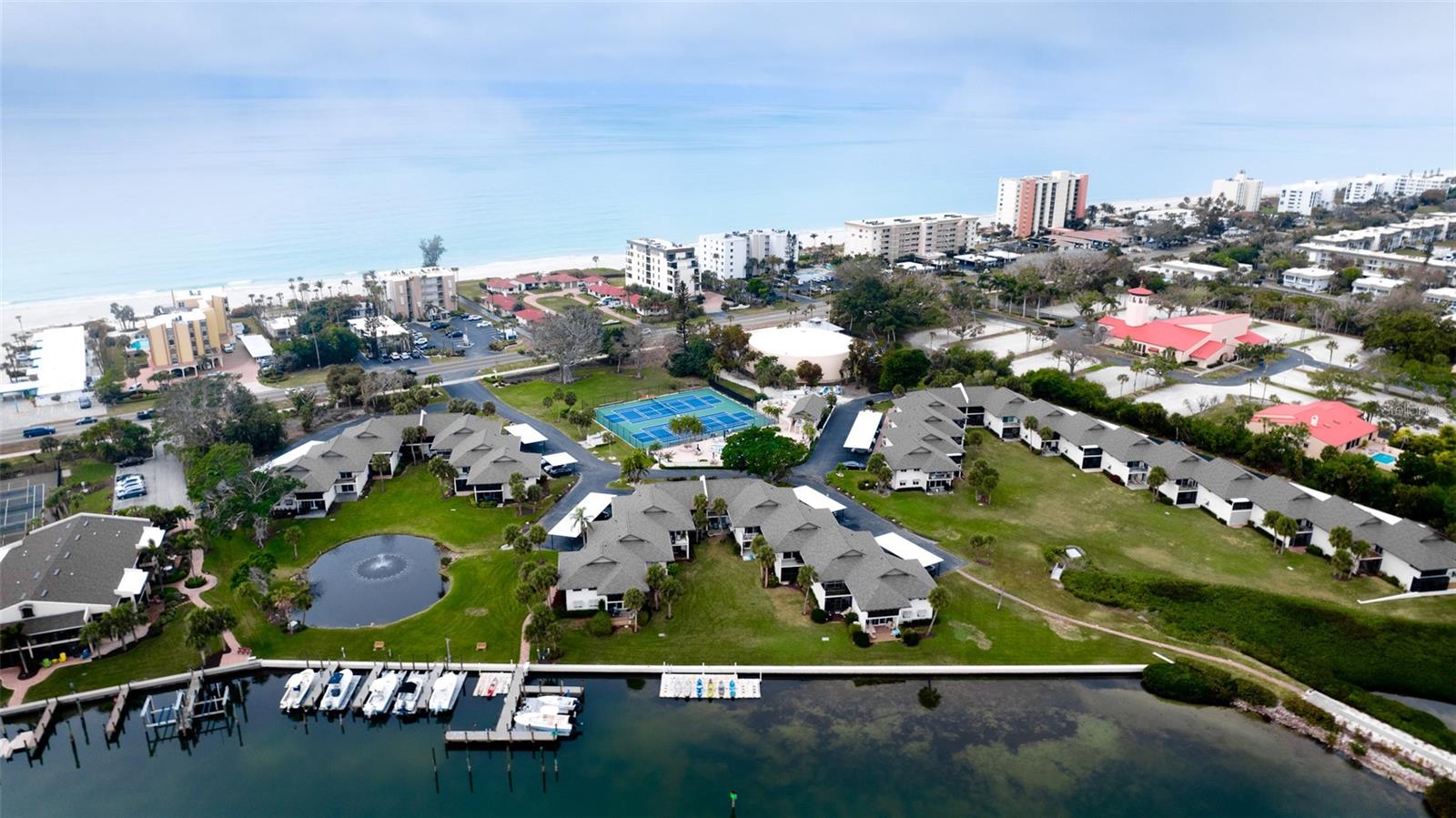 PELICAN HARBOUR & BEACH CLUB - Residential